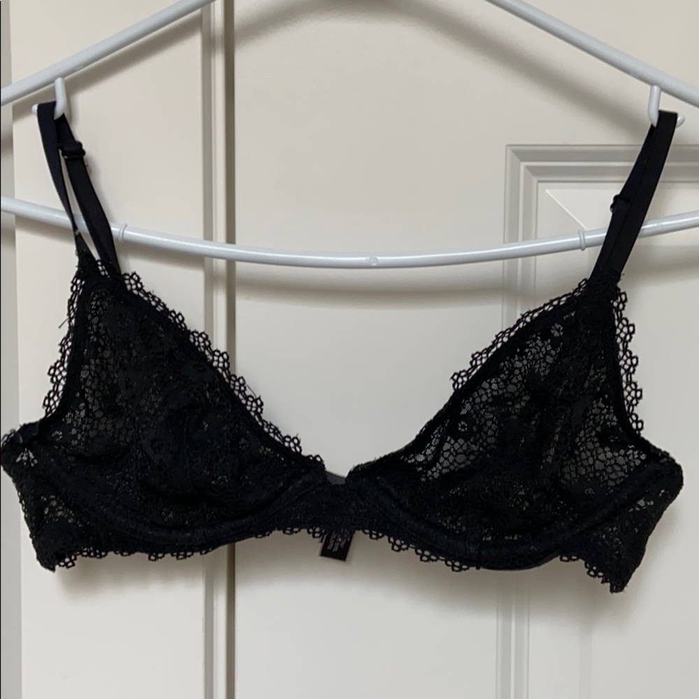2 Victoria secret lace bras with under wire